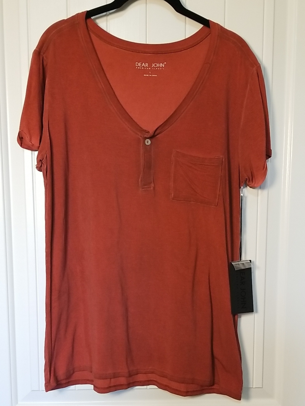 New Dear John Rust V-Neck Henley Pocket Tee Abalone buttons Size Large NWT